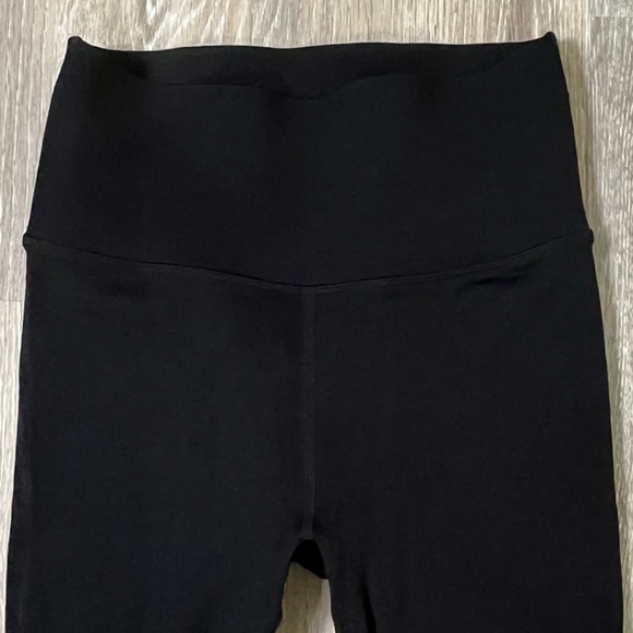 Fabletics black textured patterned knit leggings, size small. - Picture 3 of 8